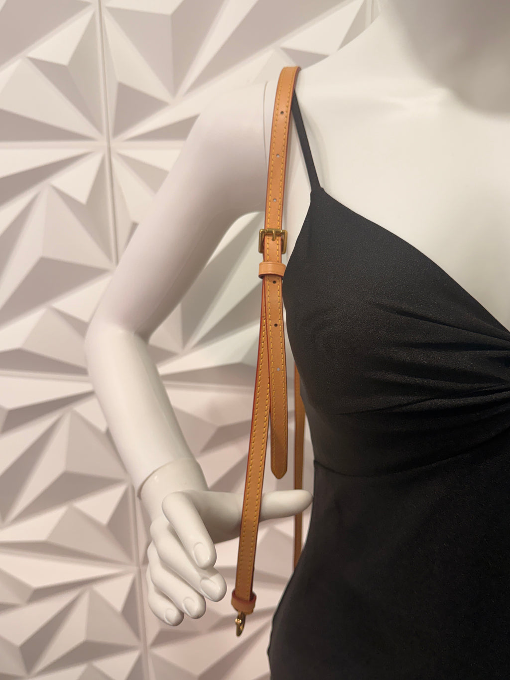 Louis Vuitton Adjustable Vachetta Strap J52314