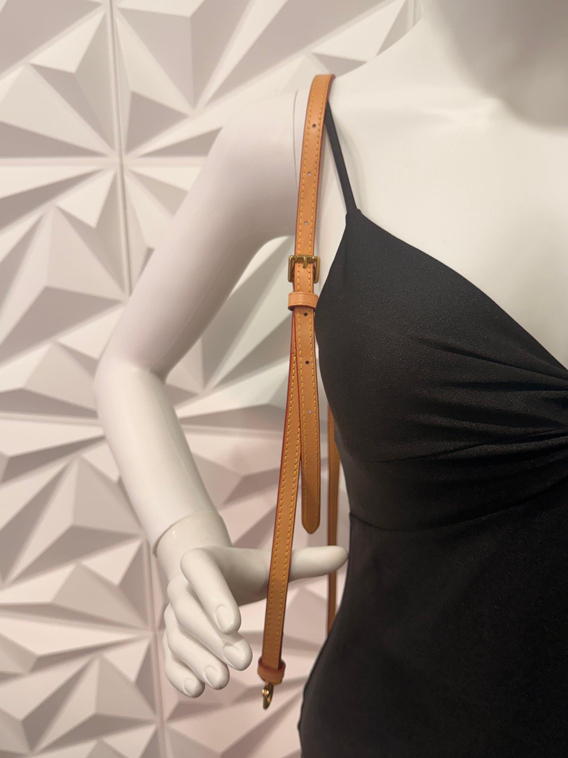 Louis Vuitton Adjustable Vachetta Strap J52314
