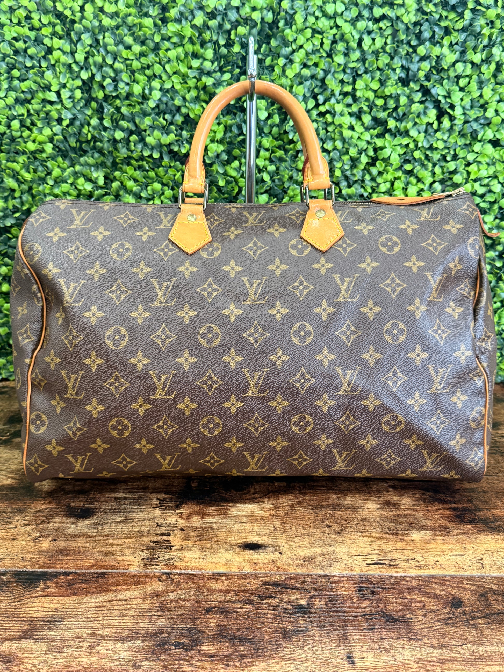 Louis Vuitton Monogram Speedy 40