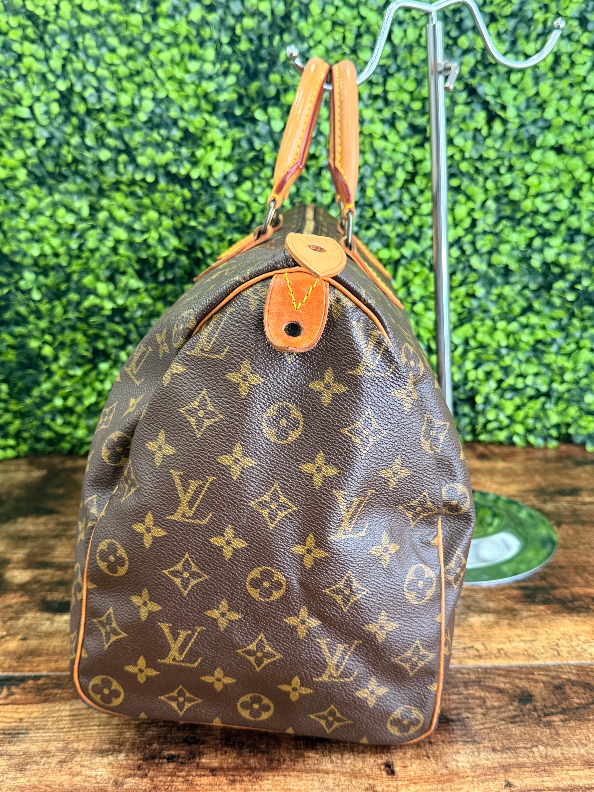 Louis Vuitton Monogram Speedy 40