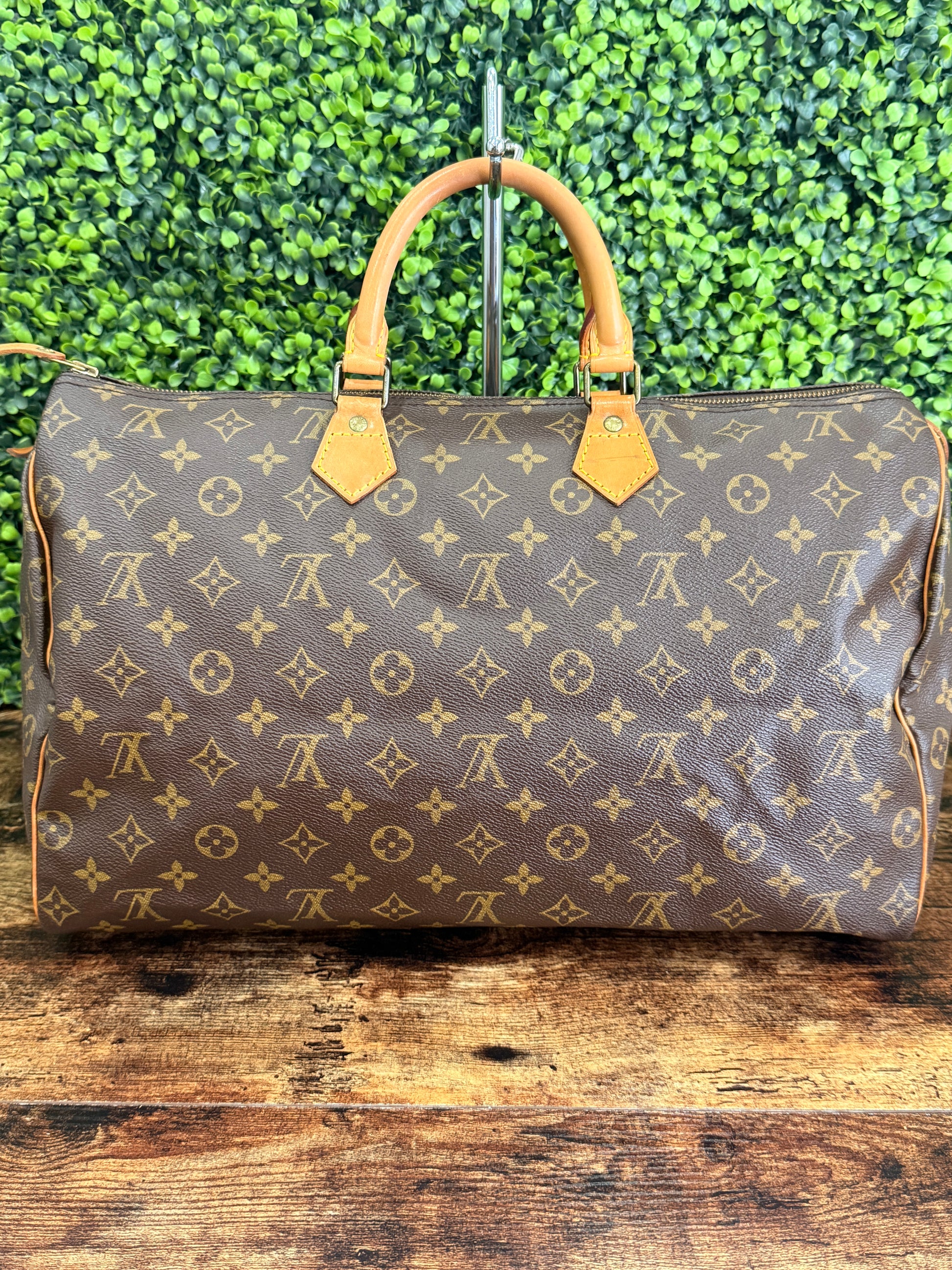 Louis Vuitton Monogram Speedy 40
