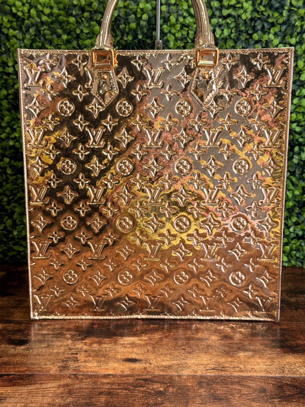 Louis Vuitton Sac Plat Vernis Mirror Gold