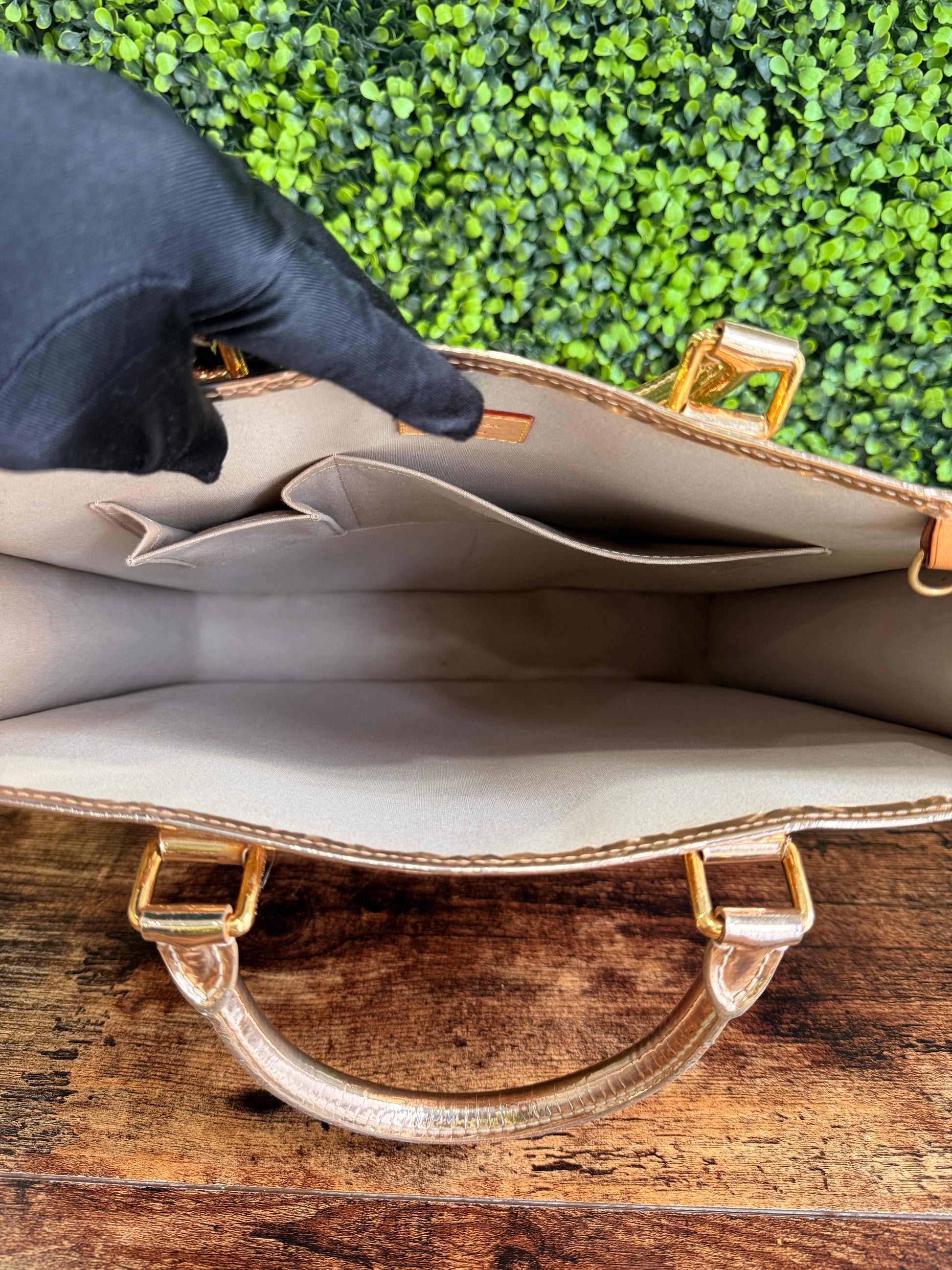 Louis Vuitton Sac Plat Vernis Mirror Gold