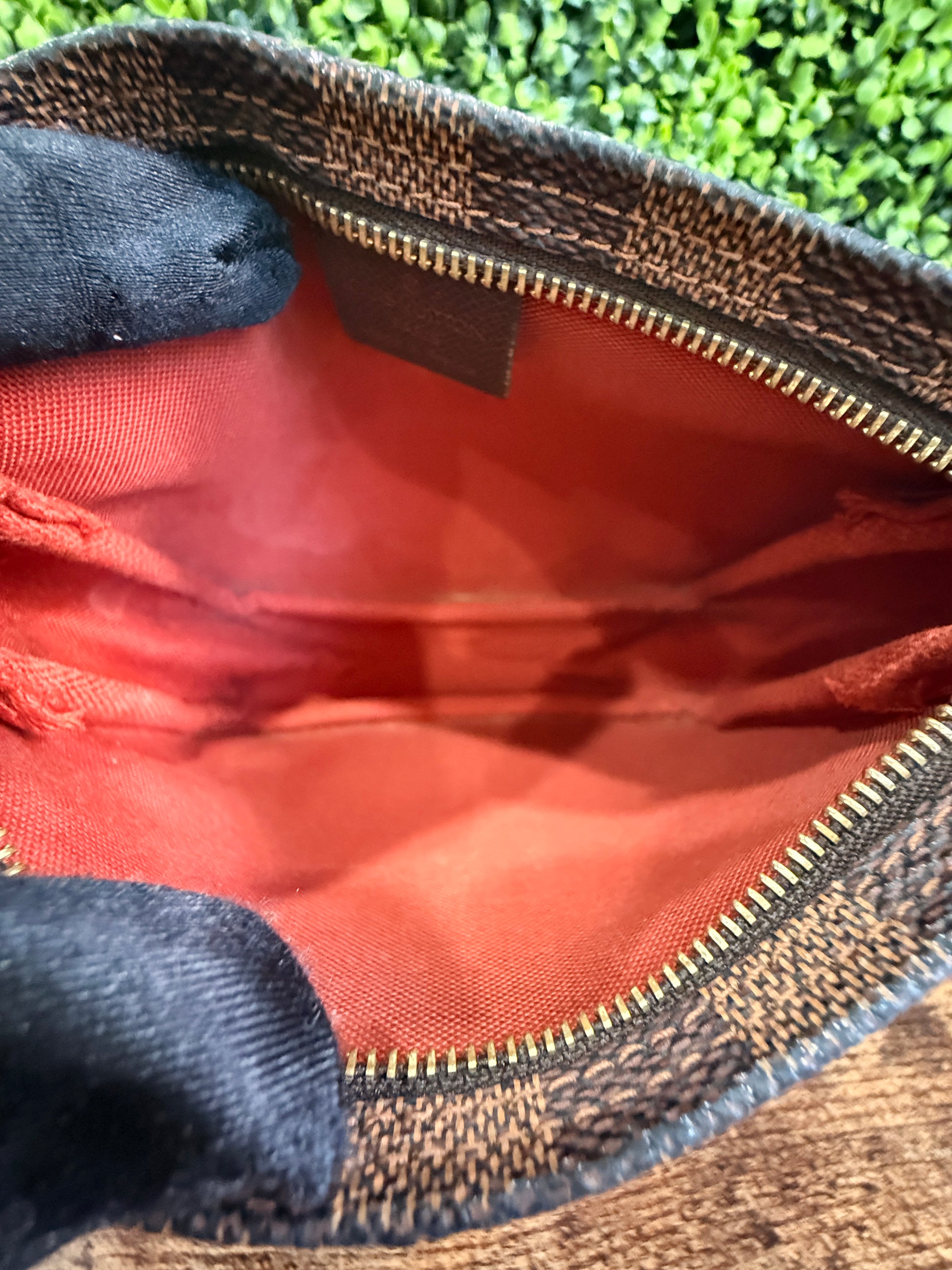 Louis Vuitton Trousse Pochette Damier Ebene