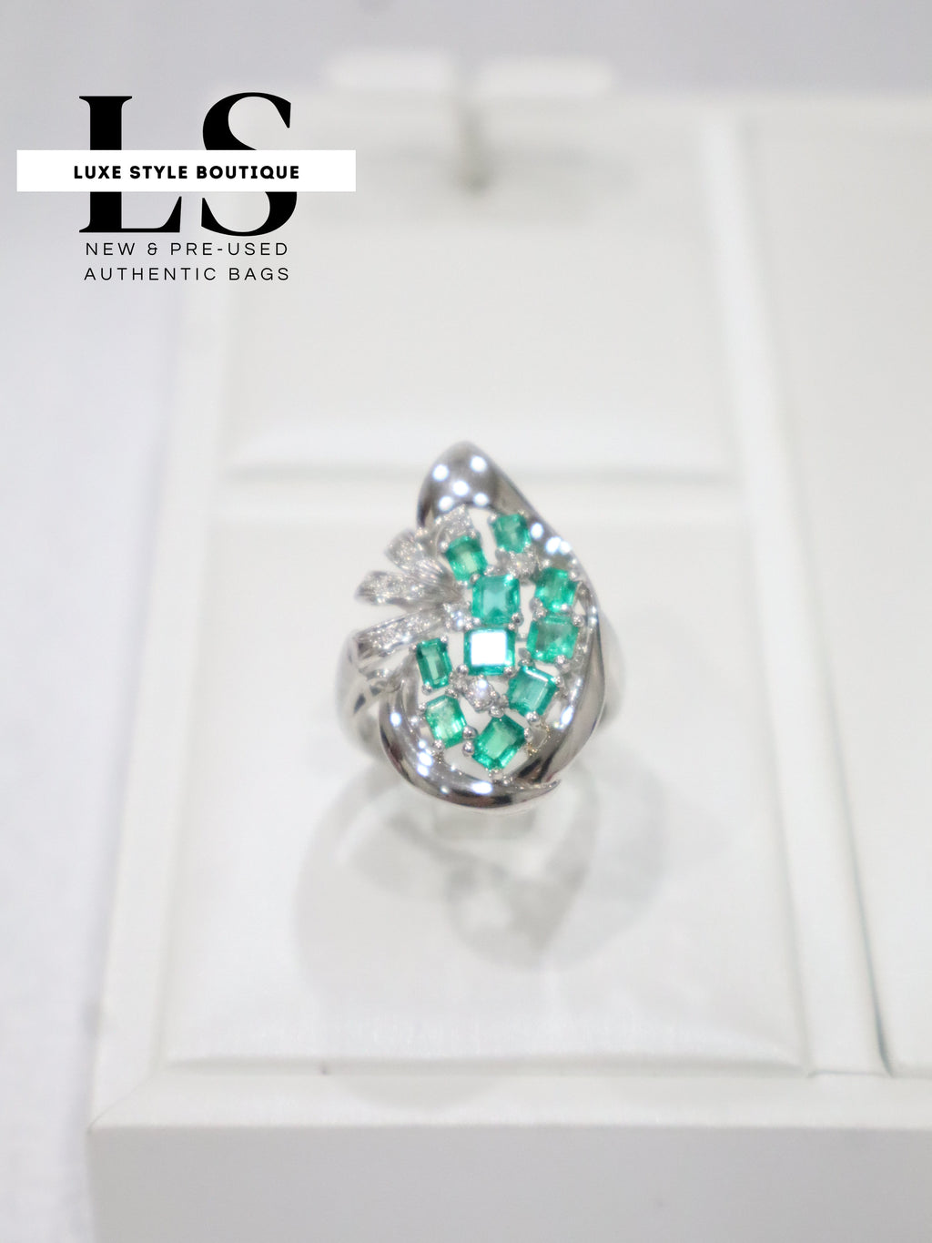 Ring Platinum Natural Diamonds .130CT & Emerald 1.58CT Size 9
