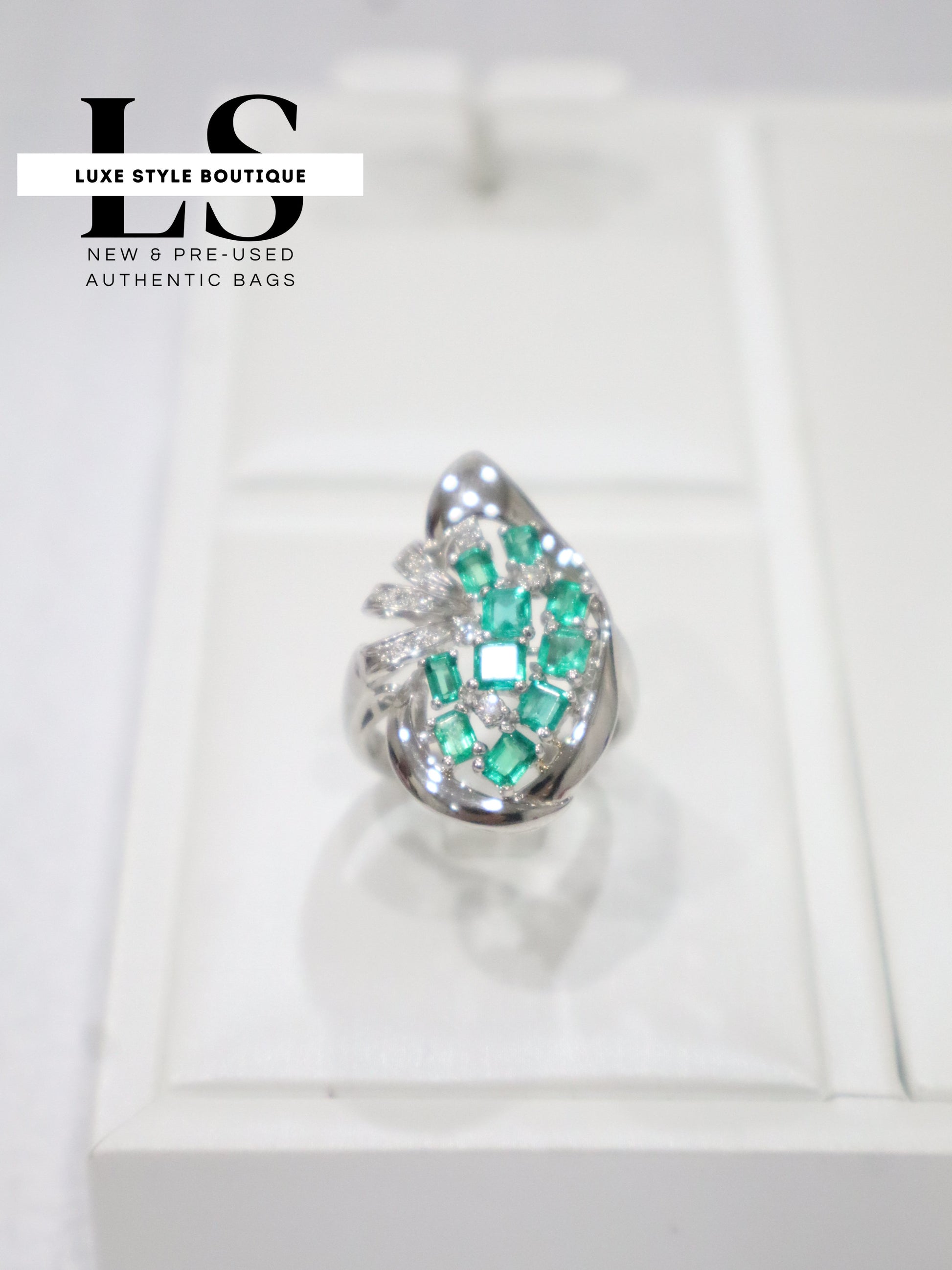 Ring Platinum Natural Diamonds .130CT & Emerald 1.58CT Size 9