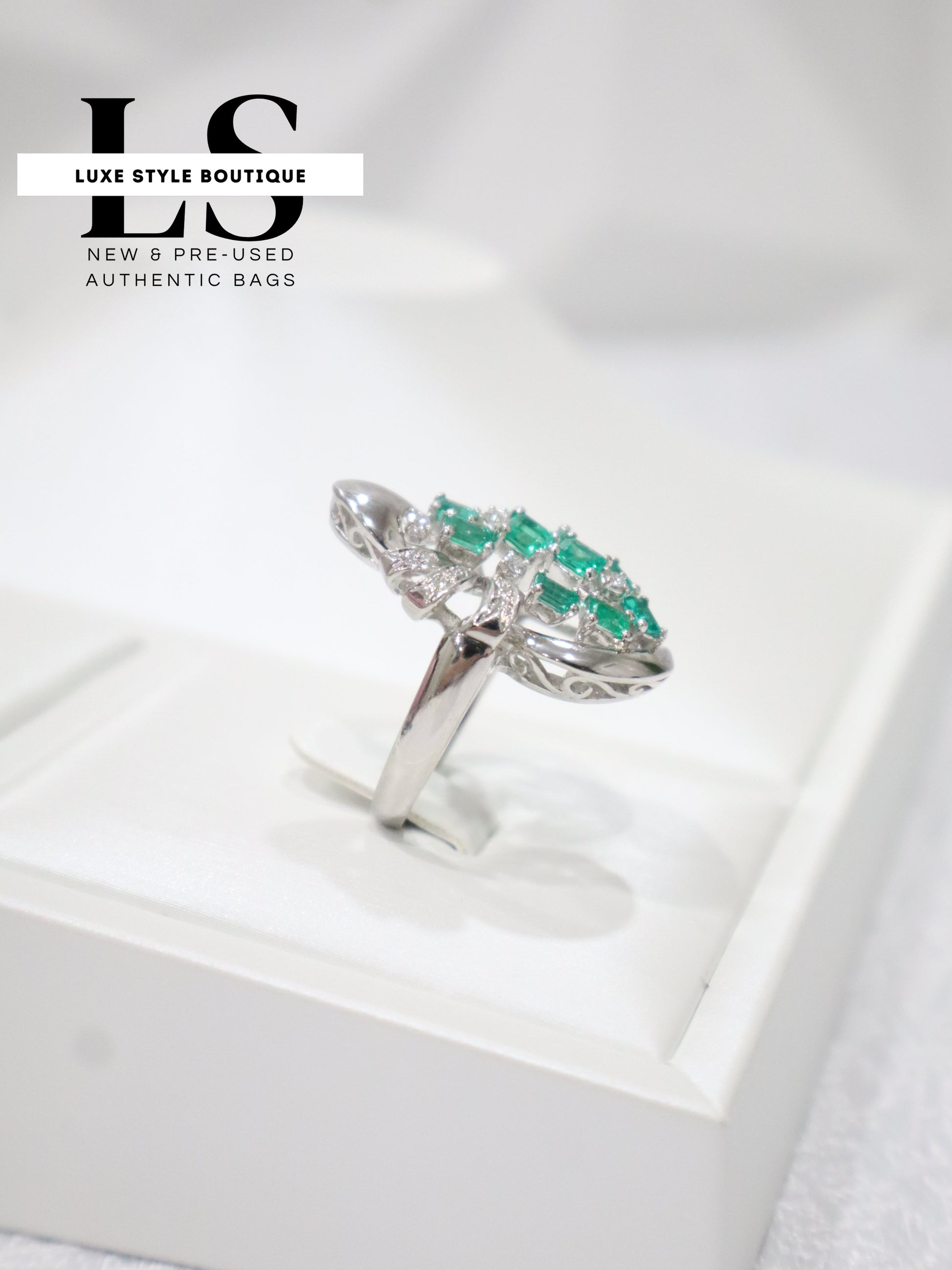 Ring Platinum Natural Diamonds .130CT & Emerald 1.58CT Size 9