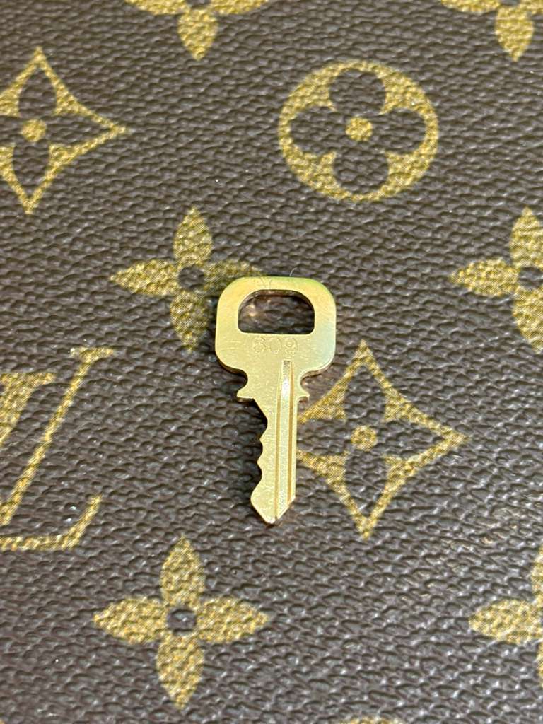 Louis Vuitton Key No.609