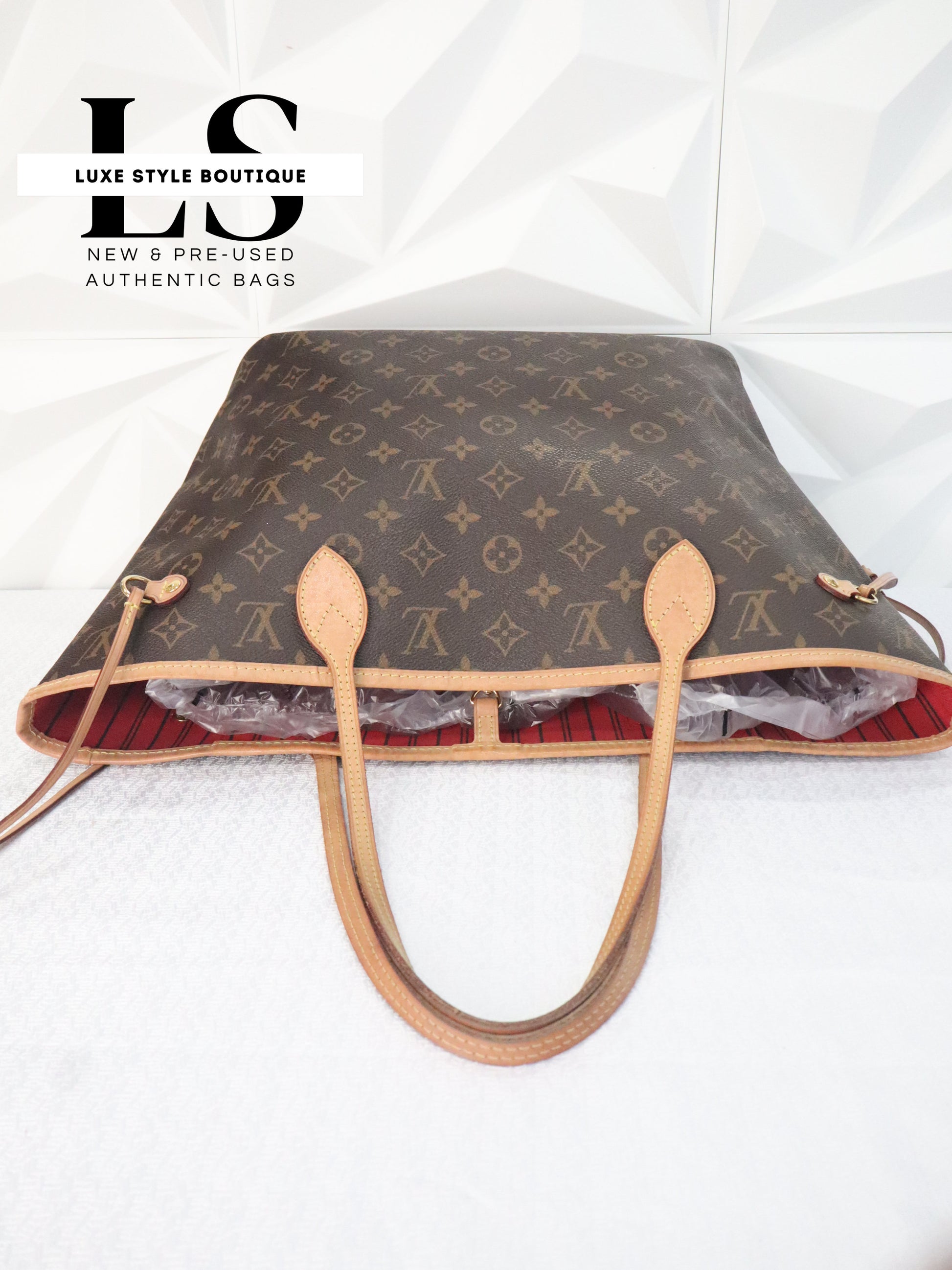 Louis Vuitton Neverfull Monogram Red