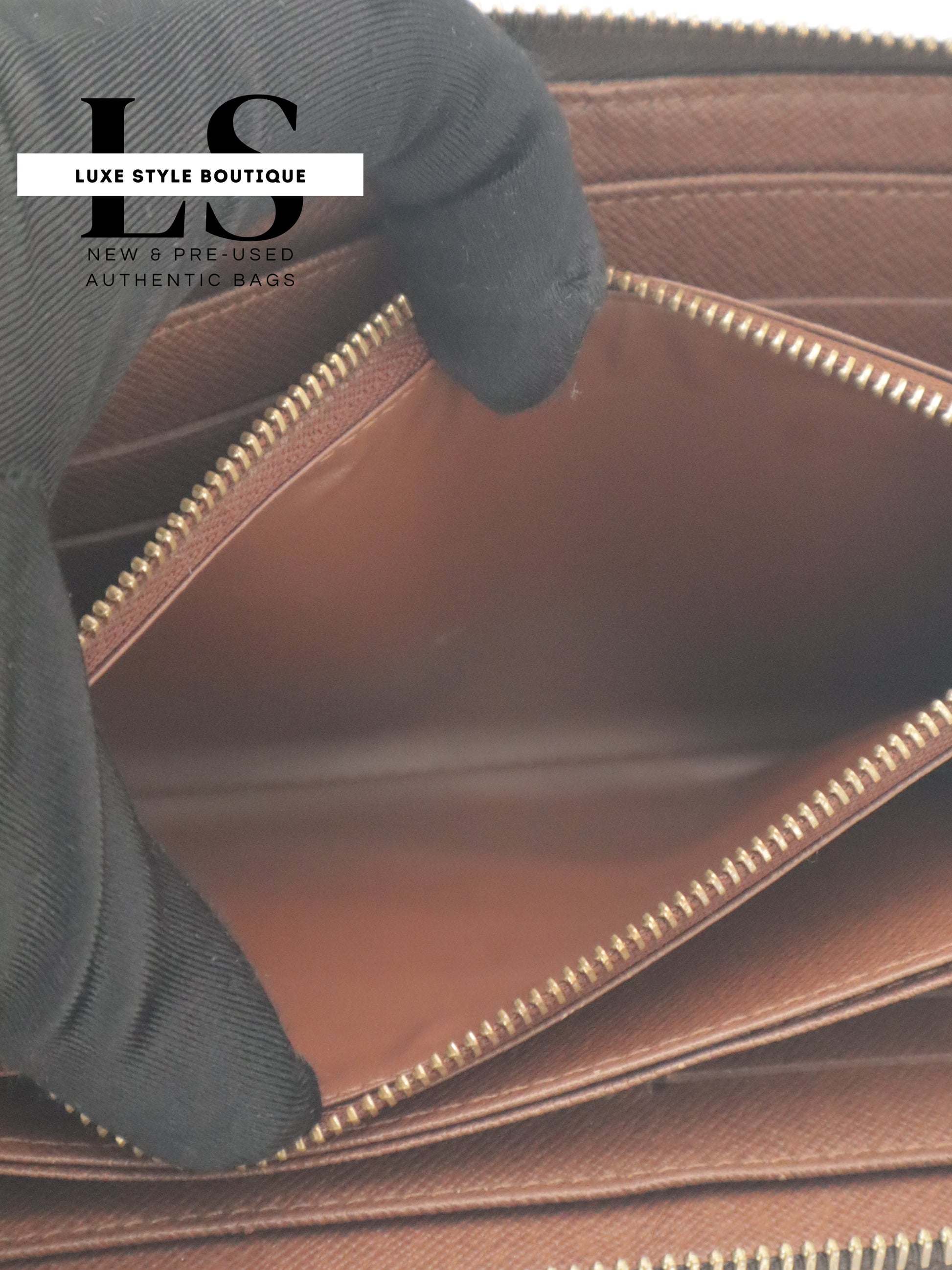 Louis Vuitton Rose Zippy Wallet Monogram