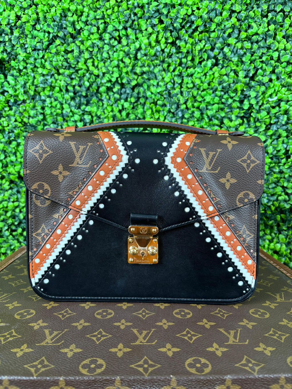 Louis Vuitton Monogram Pochette Metis MM