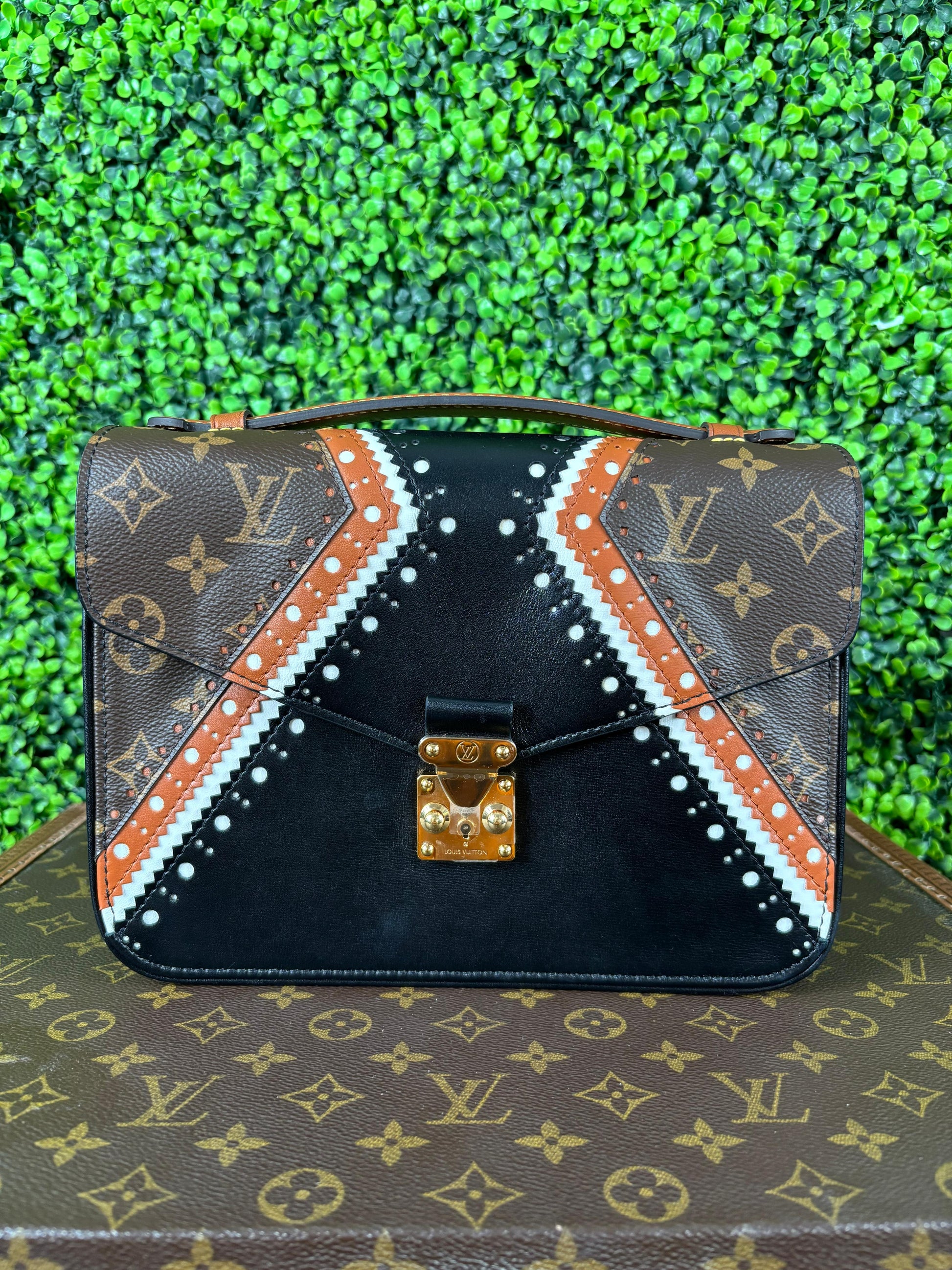 Louis Vuitton Monogram Pochette Metis MM