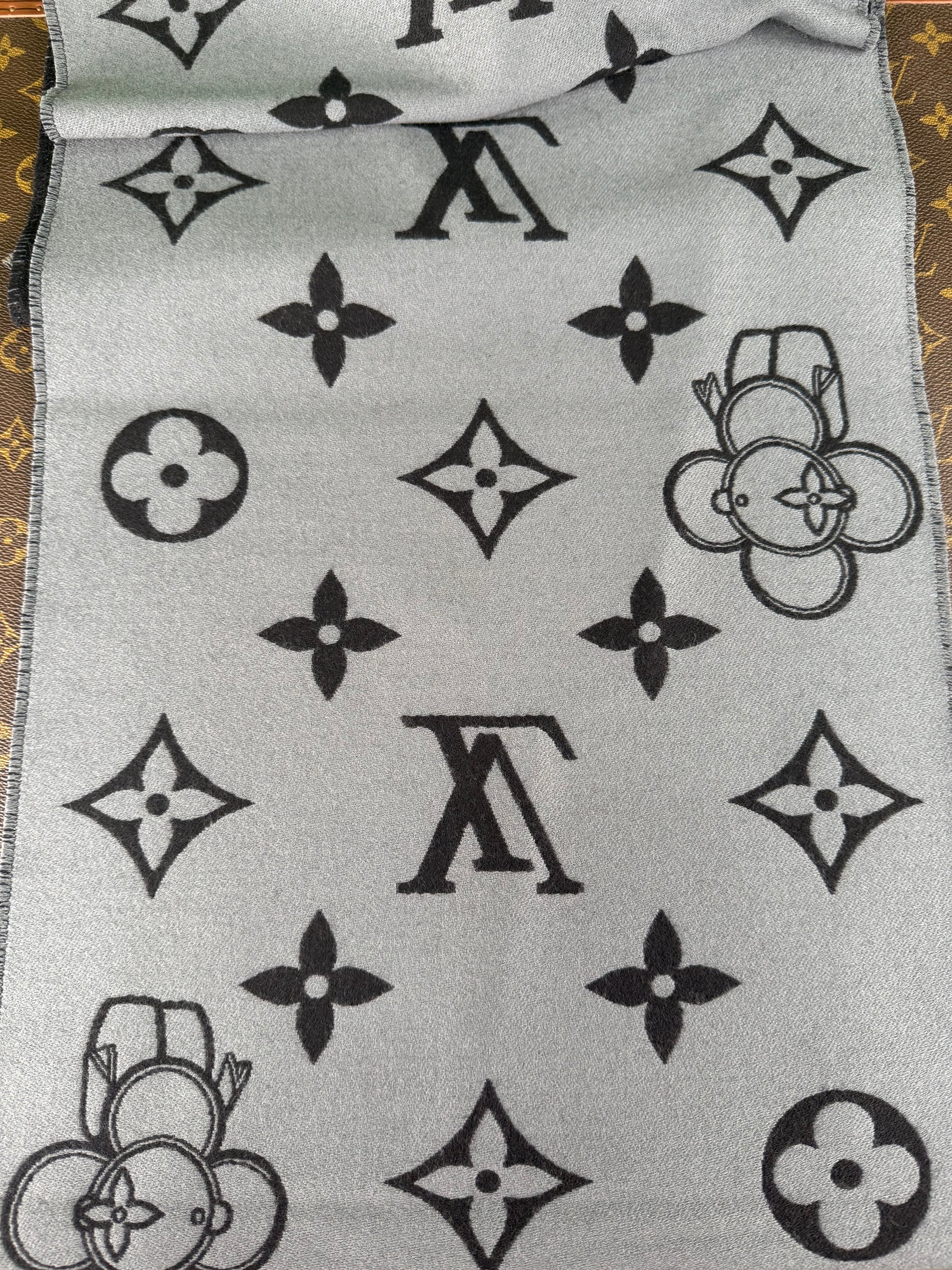 Louis Vuitton Monogram Viviene Scarf