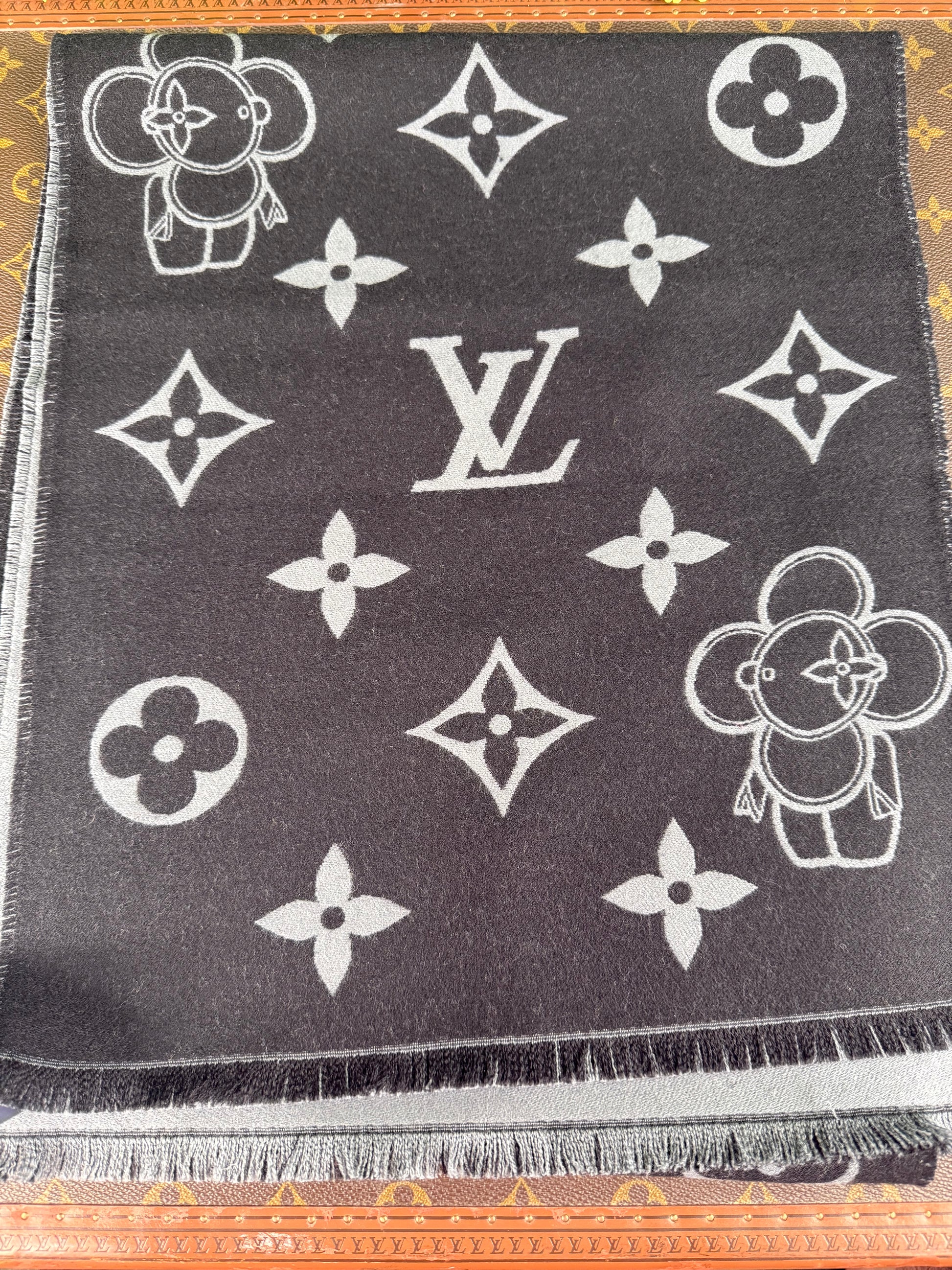 Louis Vuitton Monogram Viviene Scarf