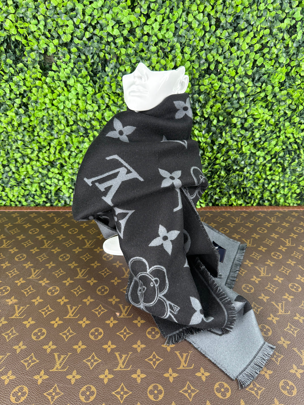 Louis Vuitton Monogram Viviene Scarf