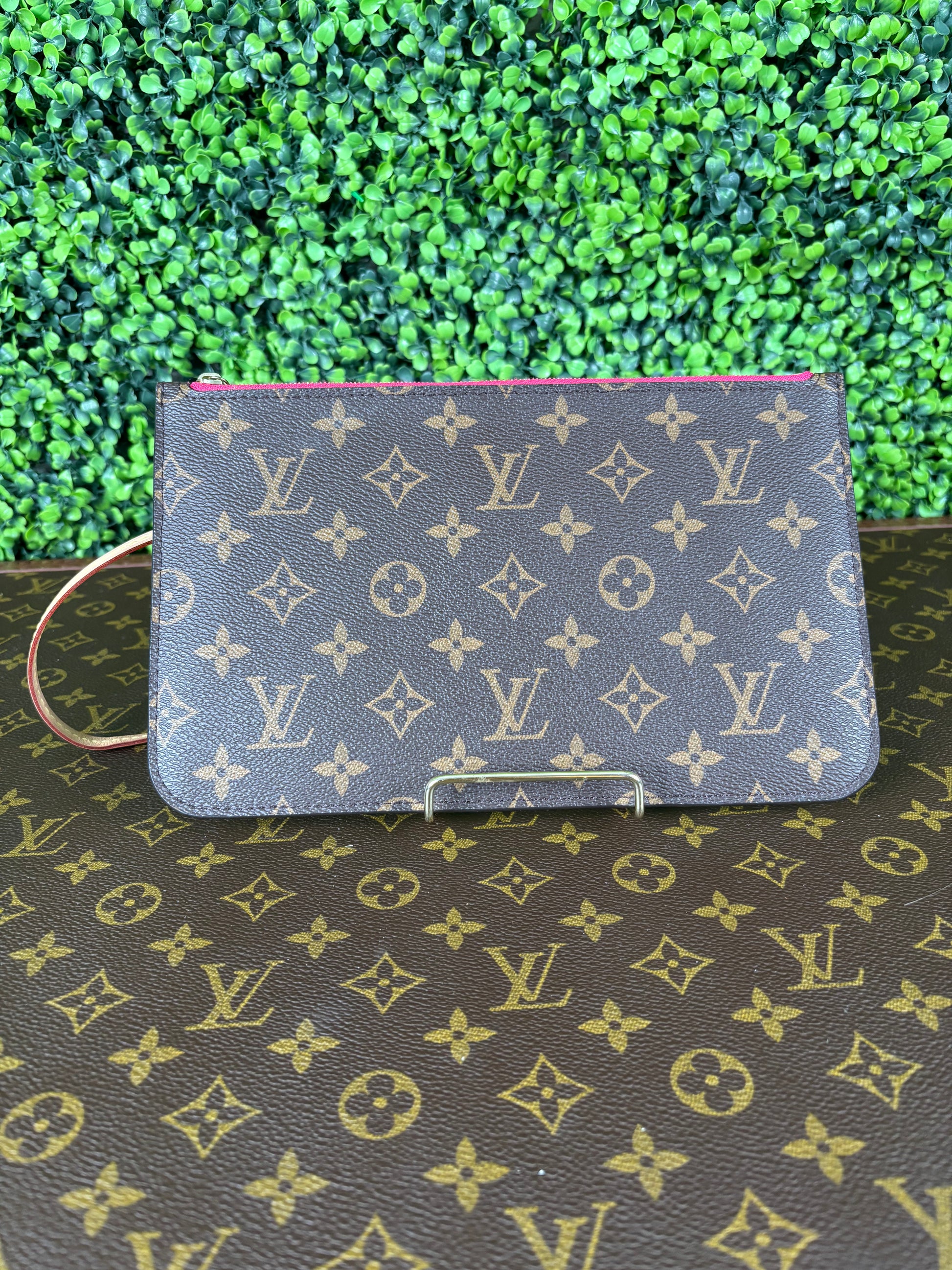 Louis Vuitton Neverfull GM Pouch