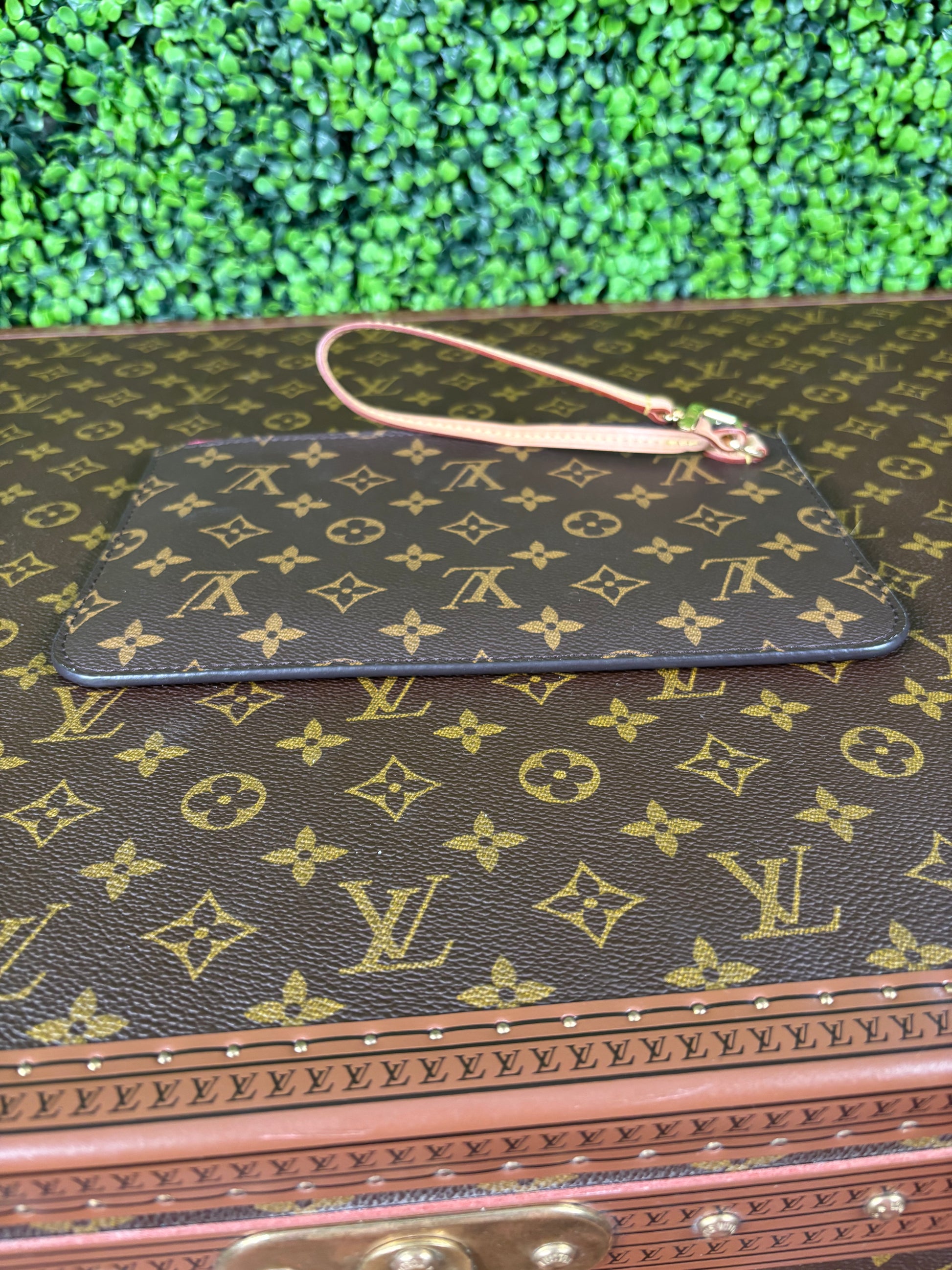 Louis Vuitton Neverfull GM Pouch