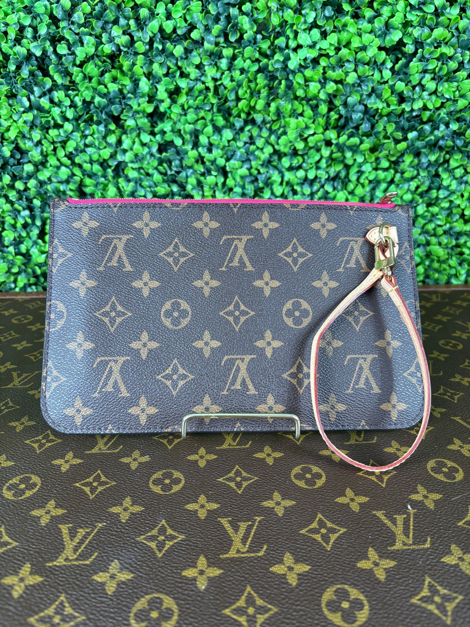 Louis Vuitton Neverfull GM Pouch