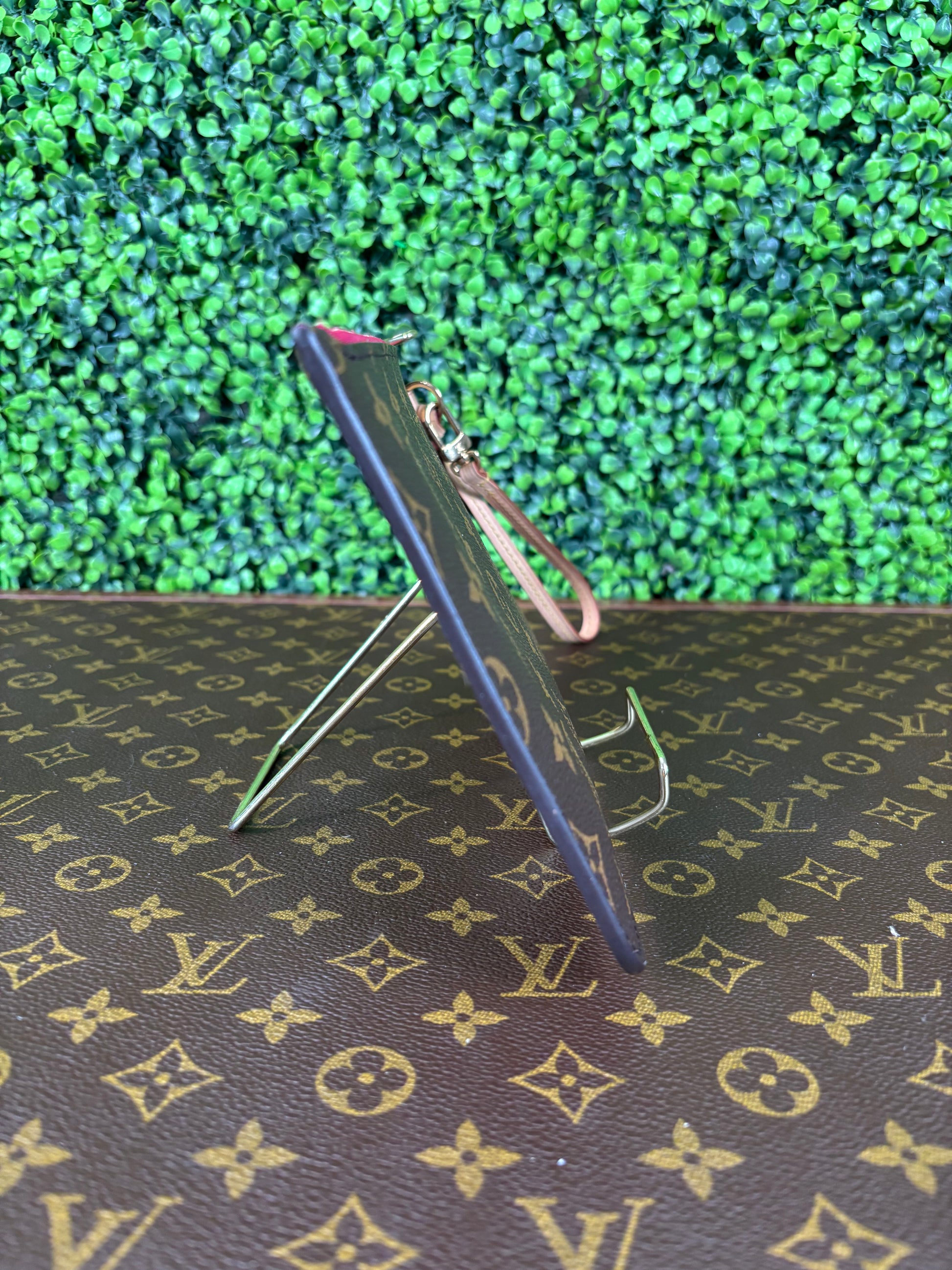 Louis Vuitton Neverfull GM Pouch