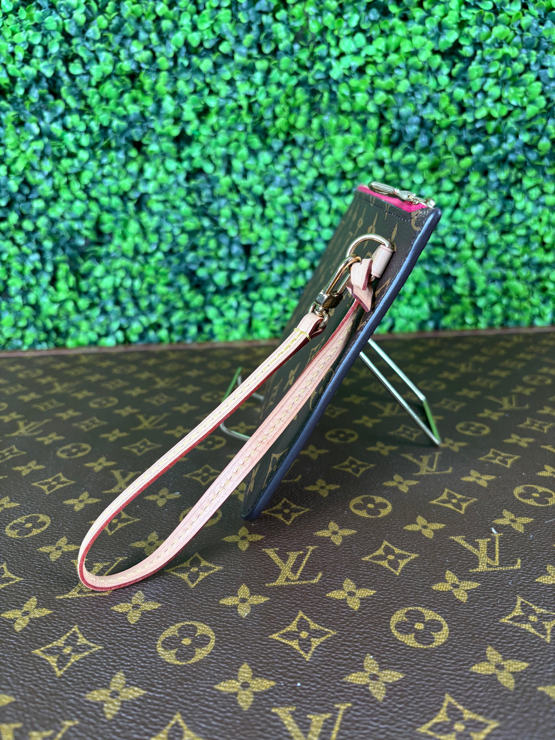 Louis Vuitton Neverfull GM Pouch