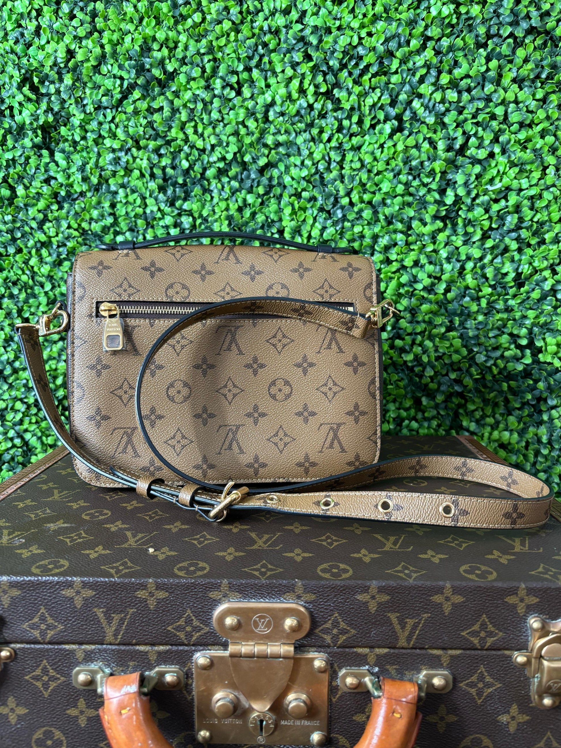 Louis Vuitton Pochette Metis MM Monogram Reverse