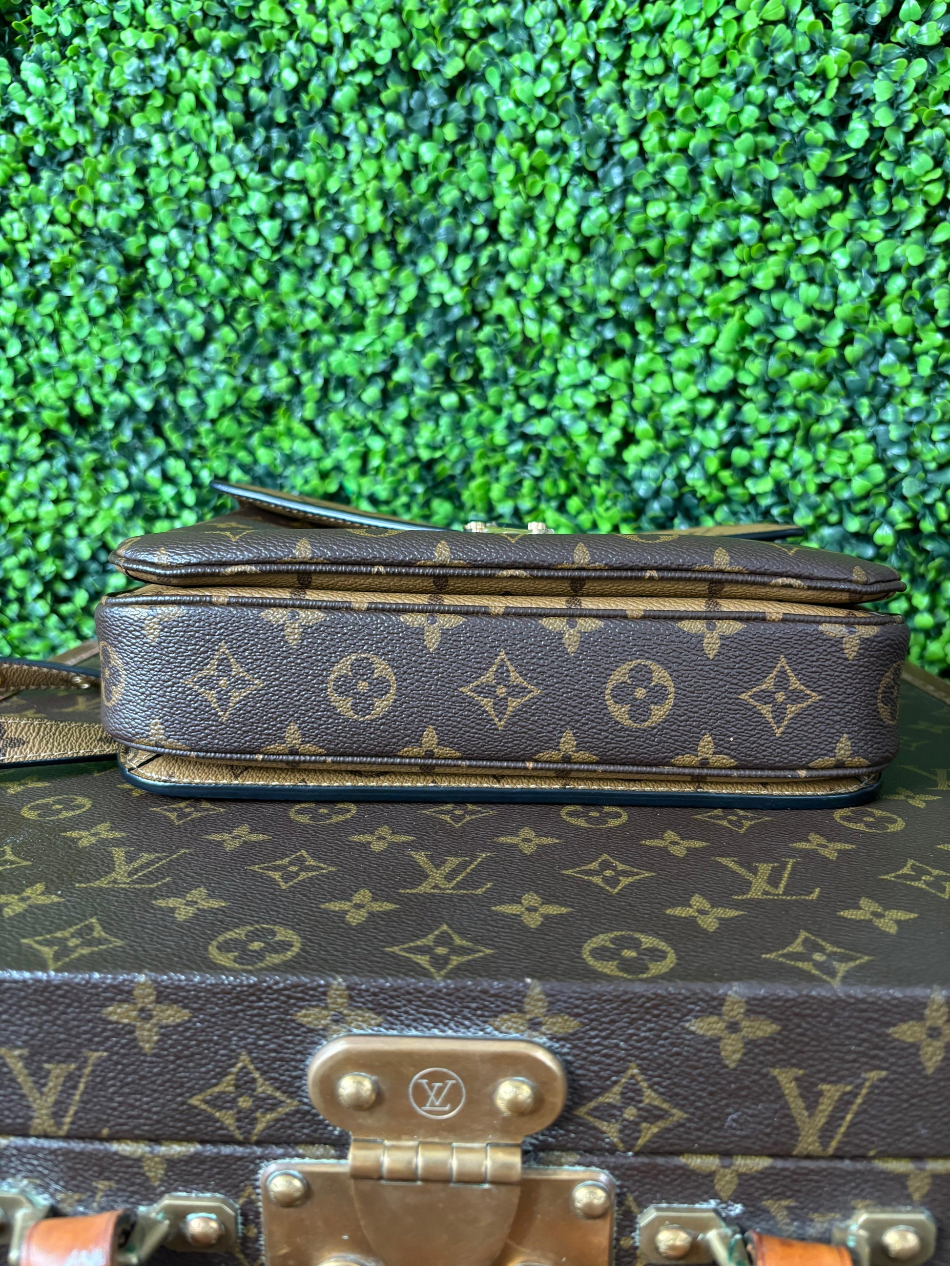 Louis Vuitton Pochette Metis MM Monogram Reverse