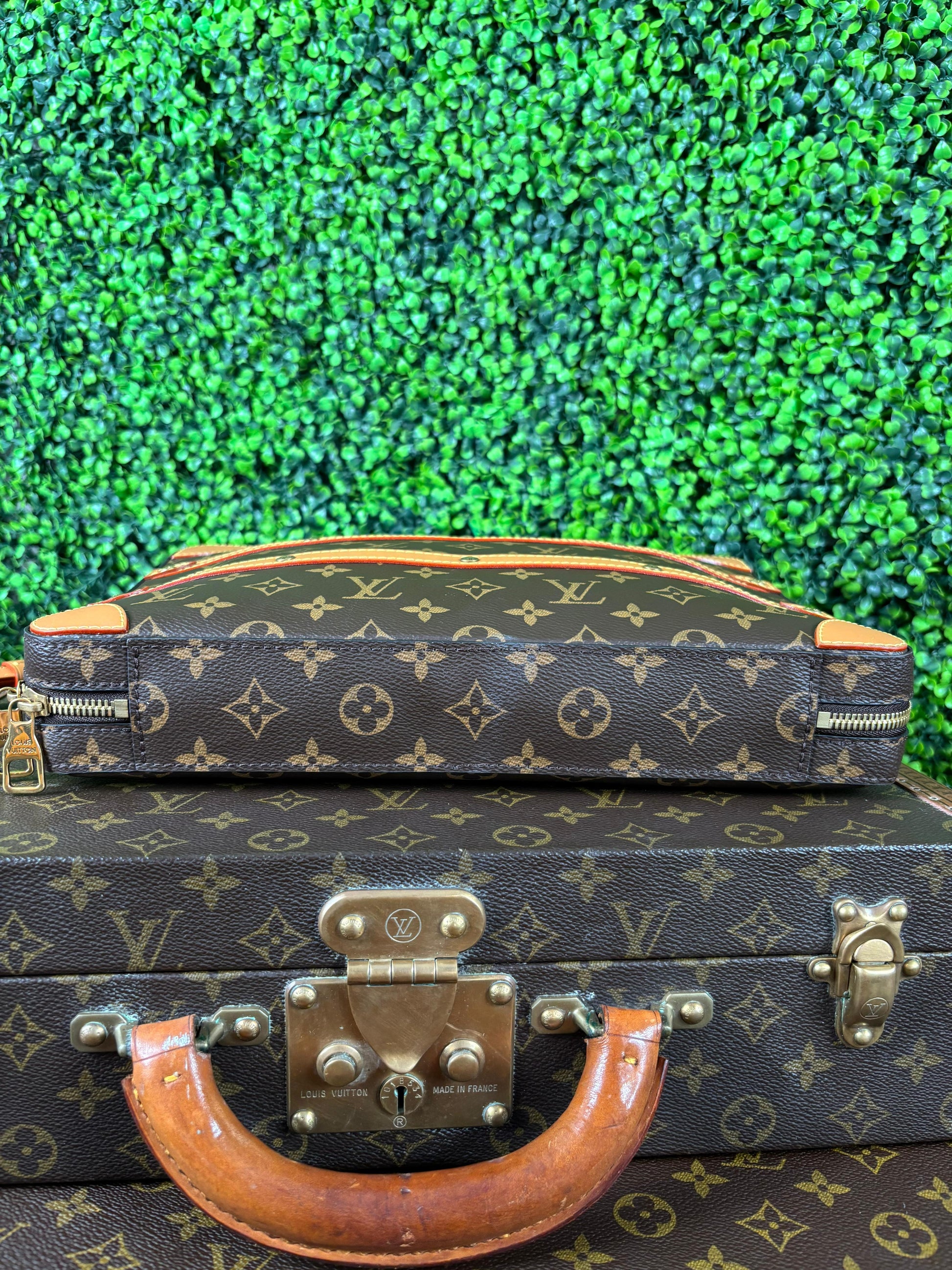 Louis Vuitton Messenger Bag