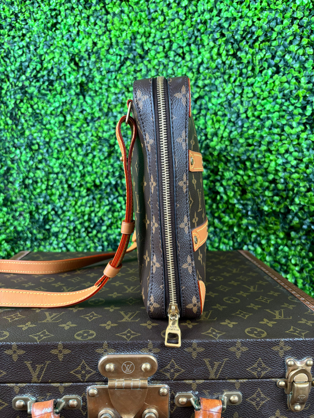 Louis Vuitton Messenger Bag