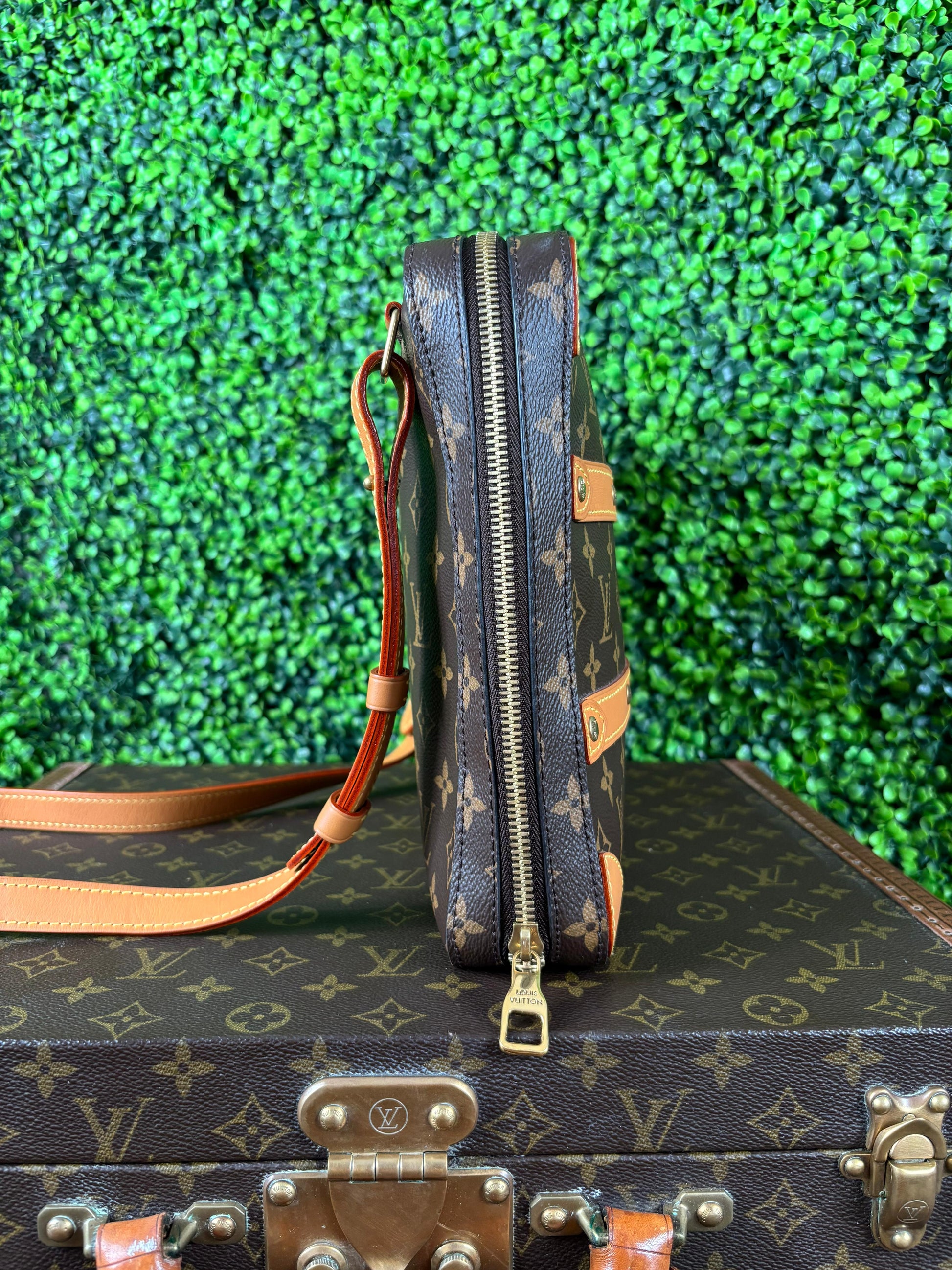 Louis Vuitton Messenger Bag