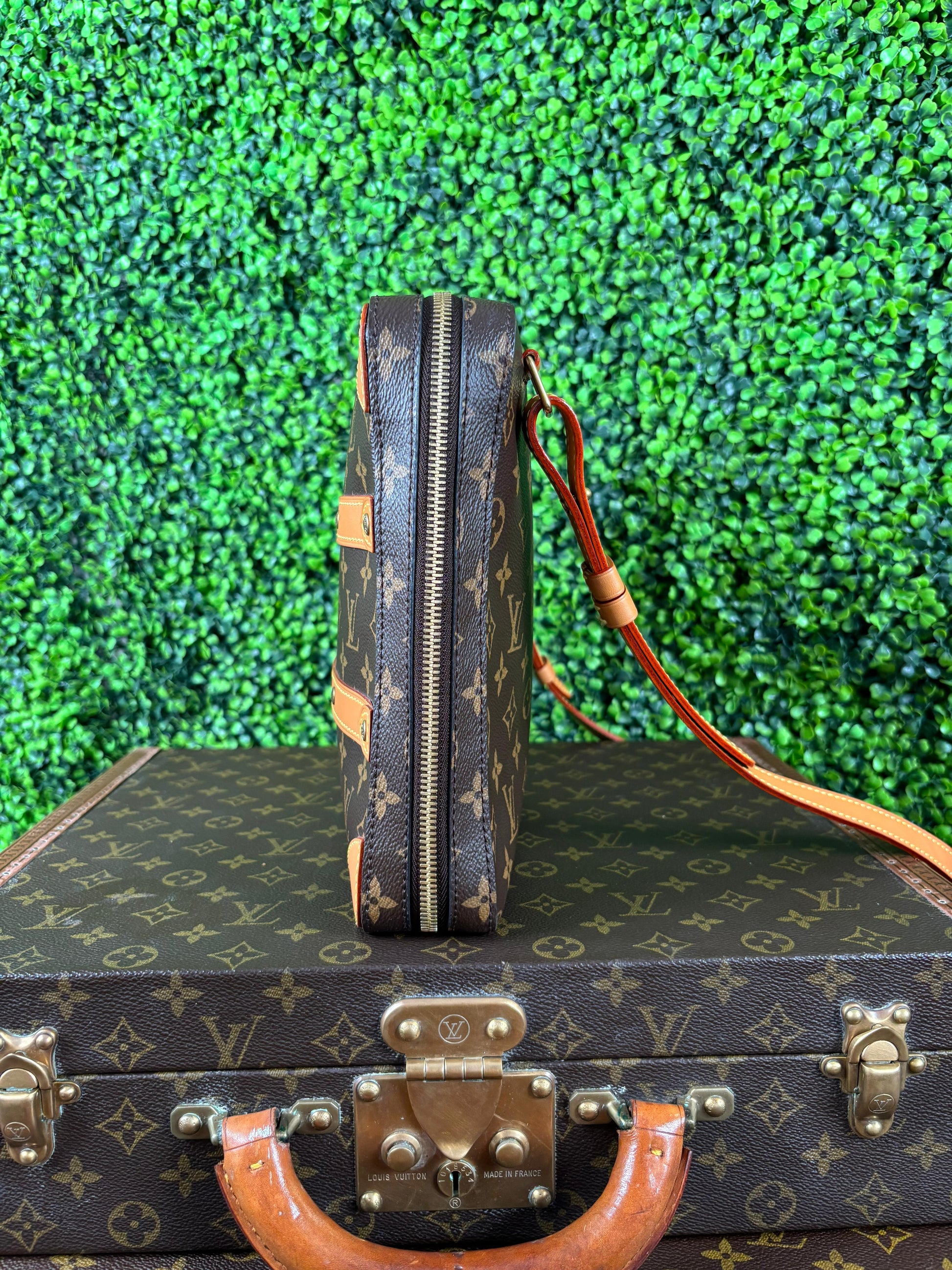 Louis Vuitton Messenger Bag