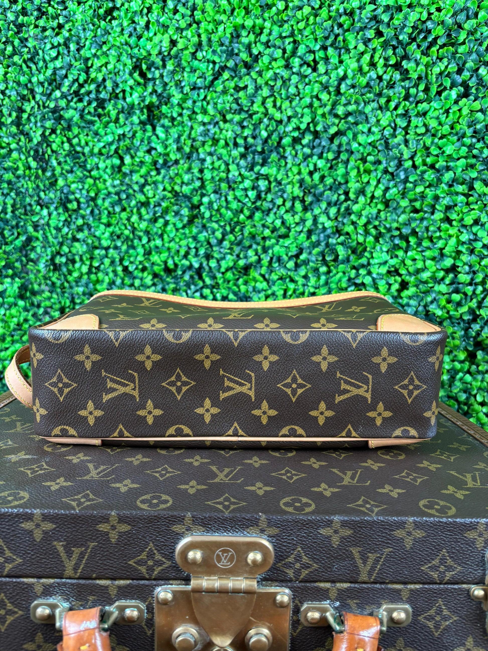 Louis Vuitton Trocadero Monogram 30