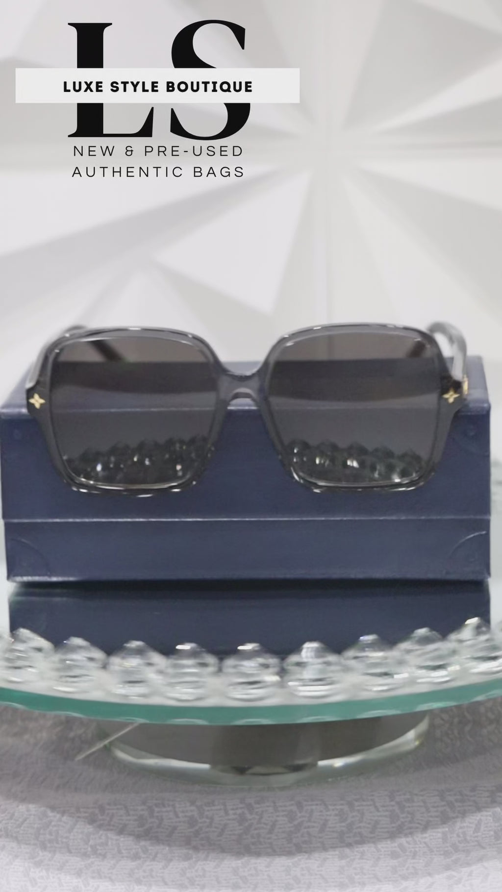 Louis Vuitton Aura Square Sunglasses 57*16 NEW