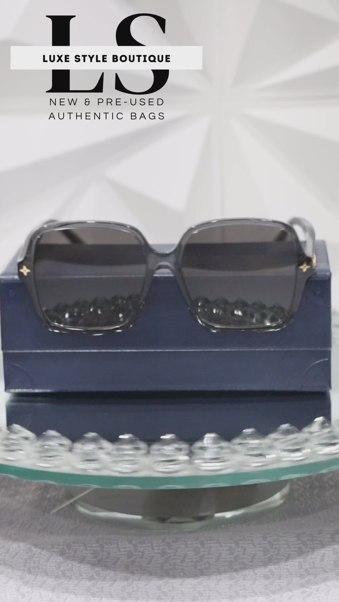Louis Vuitton Aura Square Sunglasses 57*16 NEW